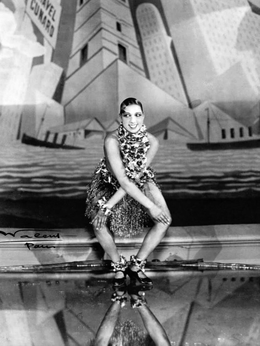 Photographie sur scène de Joséphine Baker, l’une des danseuses étoiles des années 1920