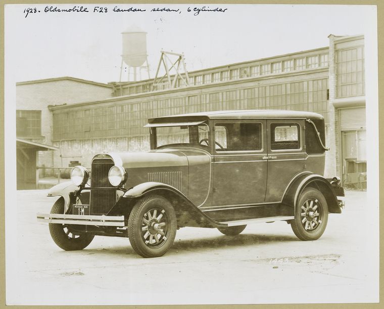 Une automobile produite par la compagnie Oldsmobile en 1928
